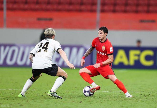 西汉姆训练开放日，加时末段队长鼓劲引欢呼，亚冠在即，年轻球员得到机会的简单介绍